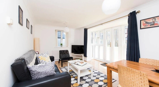 Lovely 2BR Flat in East London!, Забронировать Отель Отели Англии 3 звезды, 3*