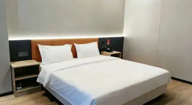 Люкс Elong me Hotel (Hangzhou Linping Xingguang Street Branch)