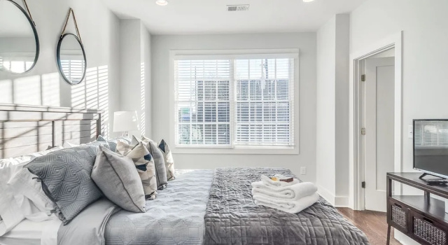 Luxury Home Blocks from Downtown by RedAwning, Забронировать Апартаменты/квартира Апартаменты Нэшвилл, рядом с Пивоваренная компания Yazoo, Апартаменты/квартира
