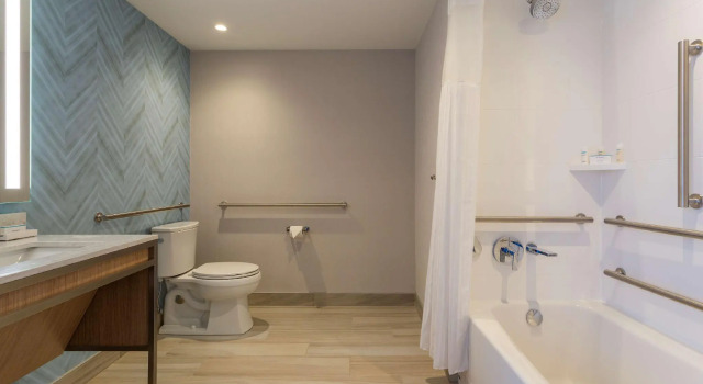 Четырёхместный номер Standard Hilton Garden Inn Boston Brookline, Ma