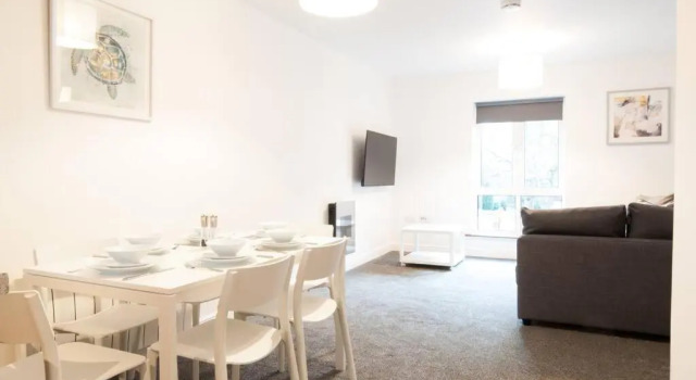 *NEW* Central Derby Apt, with Parking - Sleeps 6