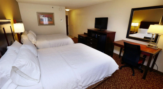 Четырёхместный номер Standard Hampton Inn & Suites Charlottesville at the University