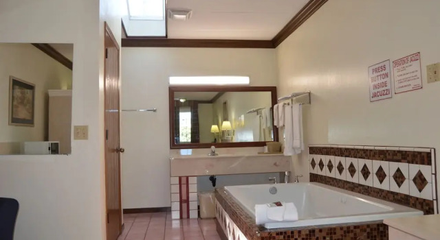 Двухместный номер Deluxe Economy Inn - Akron
