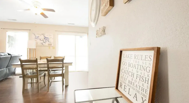Коттедж Close to The Strip, Private Dock & Screened Deck!