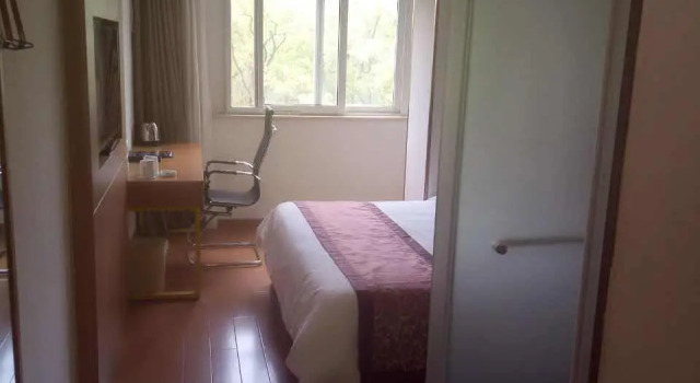 GreenTree Inn Zhejiang Ningbo South Railway Station Express Hotel, Забронировать Отель Haishu District Нинбо, рядом с Железнодорожный вокзал Нинбо