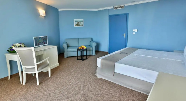Трёхместный номер Standard с балконом и с видом на море Sofia Hotel - All Inclusive & Private Beach