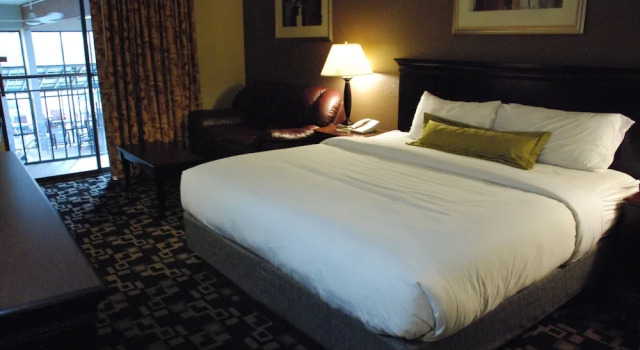 Номер Standard Express Suites Riverport Inn & Suites