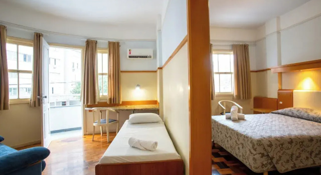 Четырёхместный семейный номер Standard с балконом Oscar Hotel