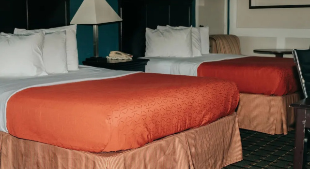 Четырёхместный номер Standard Victorian Inn & Suites