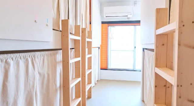 Кровать в общем номере (женский номер) J-Hoppers Lake Biwa Guesthouse