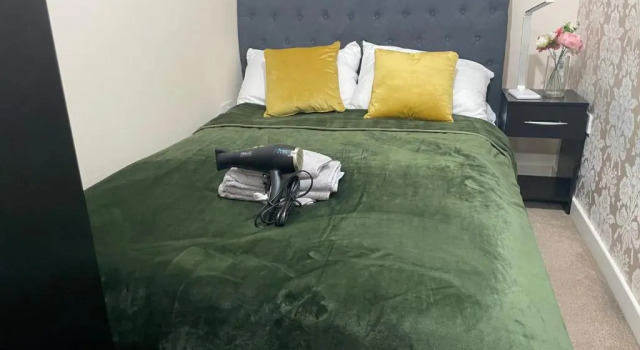Cosy Home - 3 Bedroom 2 Bathroom - Free Parking, Fast Wifi and Smart TV Central Location
