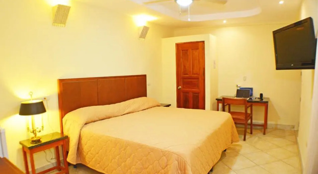 Номер Standard Hotel la Perla Leon