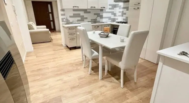 Апартаменты La Casa di Andrea Sleeps 5 With Parking