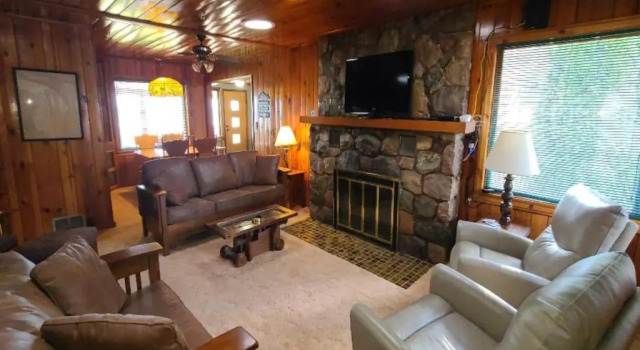 Lake Huron - 3 bedroom, 2 Bath Lake Front Condo - Sleeps 12, Rezerwuj Hotel Oscoda Michigan