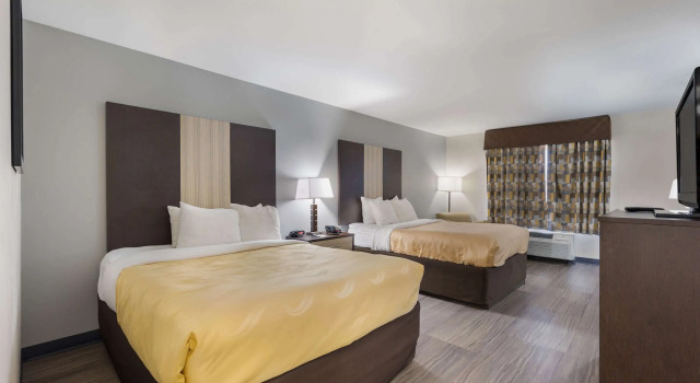 Четырёхместный номер Standard Quality Inn & Suites Huntsville Research Park Area