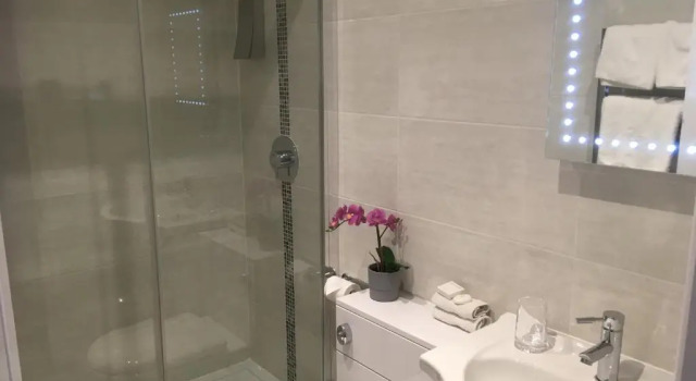 Двухместный номер Standard Trumbles Gatwick B&B, Peaceful Stay with Parking & Easy Airport Access