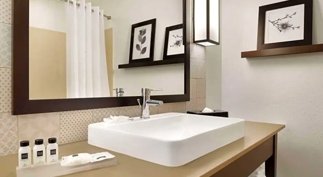 Четырёхместный люкс Country Inn & Suites by Radisson, Houghton, MI