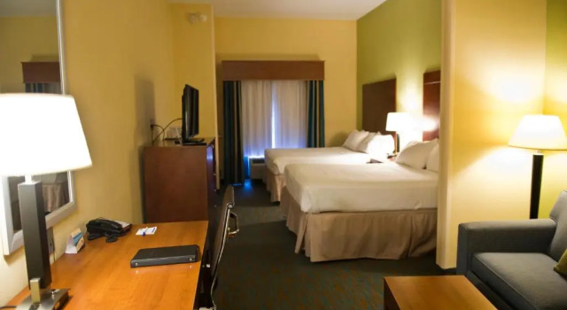 Четырёхместный люкс Holiday Inn Express Hotel & Suites Atlanta East - Lithonia by IHG