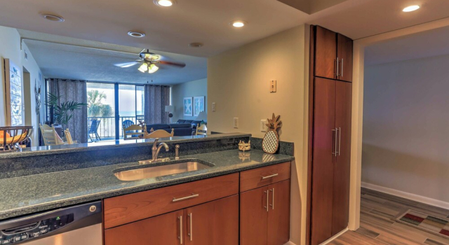 Апартаменты Chic Myrtle Beach Seaside Escape w/ Pool Access!
