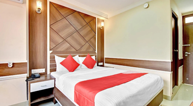 OYO 71957 Hotel Srinivasa Residency, Rezerwuj Hotel Hotele w Andhra Pradesh z parkingiem, Parking