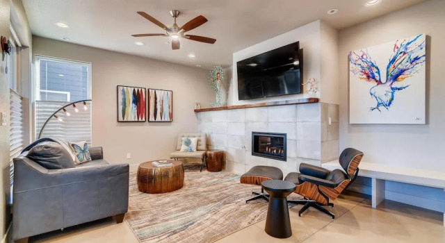 Fancy Townhome near Old Town, Breweries and River!, Забронировать Дом для отпуска Отели Форт-Коллинс с парковкой, рядом с Global Village Museum of Arts and Cultures, Парковка