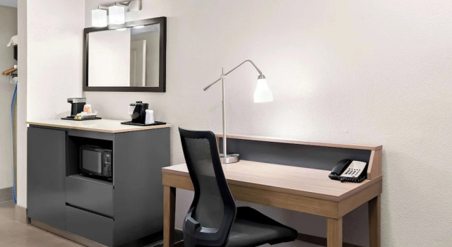Люкс c 1 комнатой Country Inn & Suites by Radisson, Columbia Airport, SC