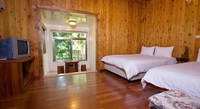 Четырёхместный номер Standard с балконом Jia Yuan Resort