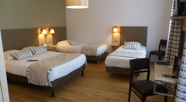 Четырёхместный семейный номер Standard Grand Hôtel de lEurope - Morlaix Centre