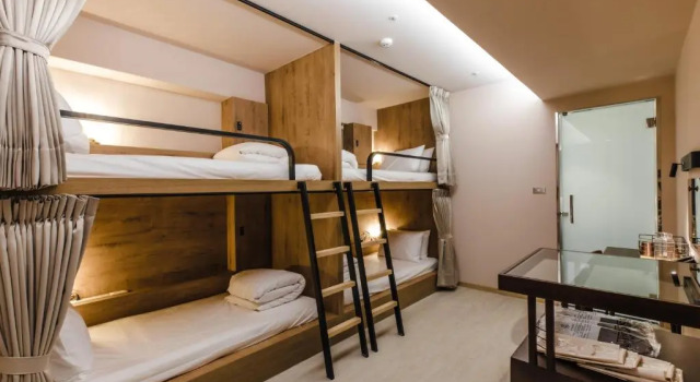 Кровать в общем номере (мужской номер) Inns Hotel