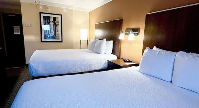 Четырёхместный номер Standard Destination Inn Waterloo