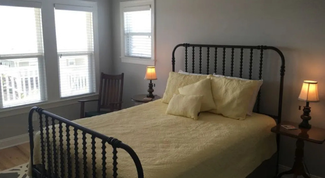 Best Day Ever 4 Bedroom Home by RedAwning