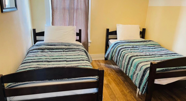 Falls Family House 5 Min walk to Casino Falls all Attractions!!, Buchen Sie Hotel Niagara Falls 