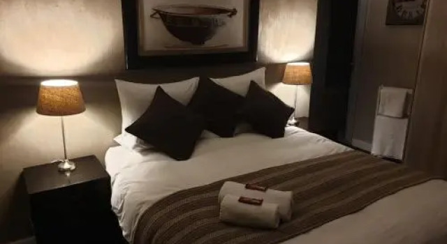 Guest House Frame Ace