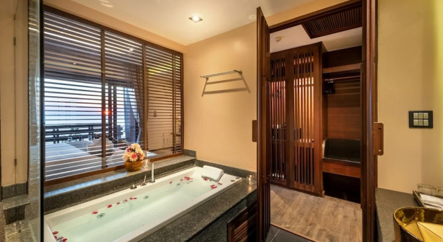 Номер Deluxe с видом на море Nirvana Beach Resort, Koh Lanta SHA Extra Plus