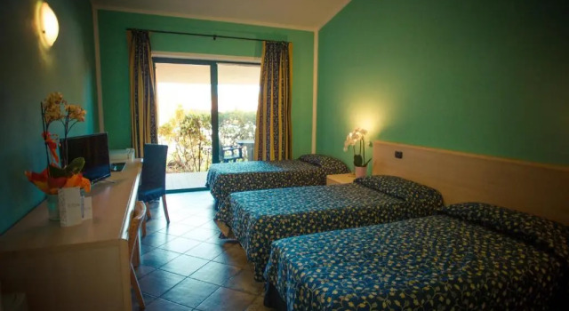 Трёхместный номер Hotel Ristorante La Perla