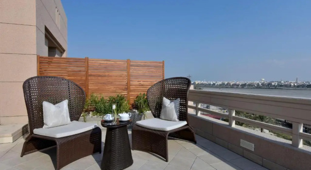 Двухместный номер Deluxe Mövenpick Hotel Bahrain