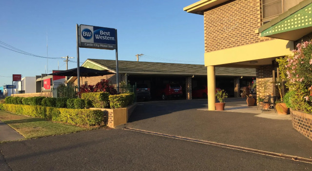 Кровать в общем номере Best Western Cattle City Motor Inn