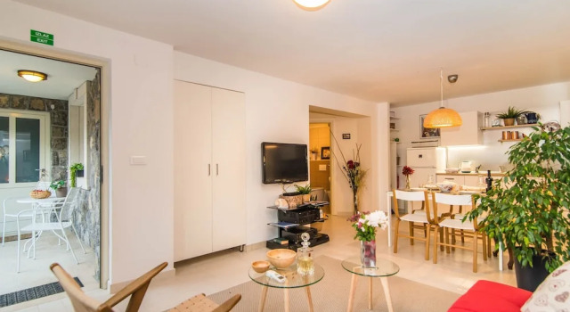 Luxuriously Furnished 4 Studio Apartment for 3 People in Villa Arta in Lovran