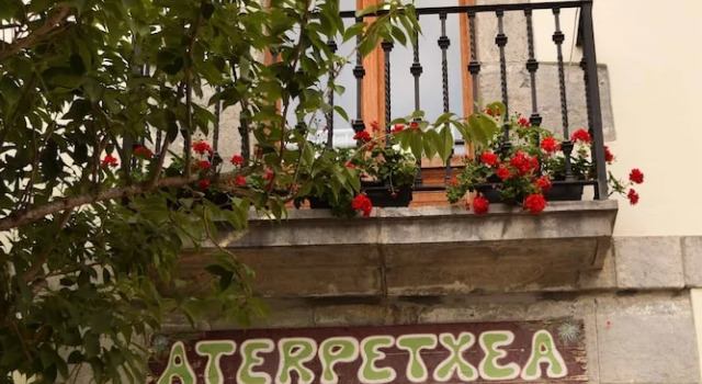Ubilla Aterpetxea, Rezerwuj Hotel Hotele w Baskonia z parkingiem, Parking