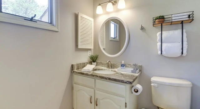 Коттедж Walk to North Myrtle Beach: Family-friendly Home!
