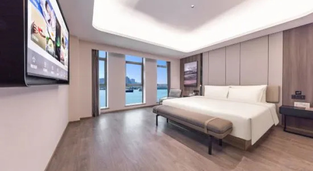 Люкс Yichang East Station Xinding Atour Hotel