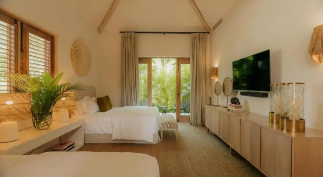 Unique mediterranean-style villa with golf and lake view in luxury beach resort, Prenota Resort Hotel a Punta Cana con piscina, Piscina