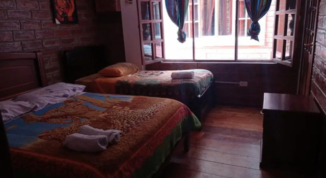 Четырёхместный номер Standard с красивым видом из окна Hostal D´Mathias