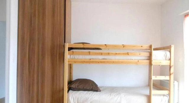 Apartment With one Bedroom in Blaye, With Wonderful City View, Furnish, Rezerwuj Apartament Hotele w Blaye z parkingiem, Parking