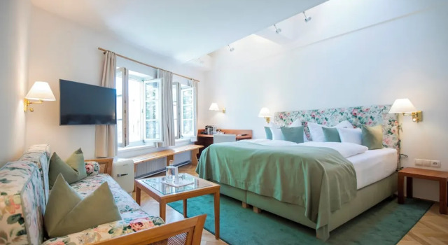 Полулюкс Hotel Wolf
