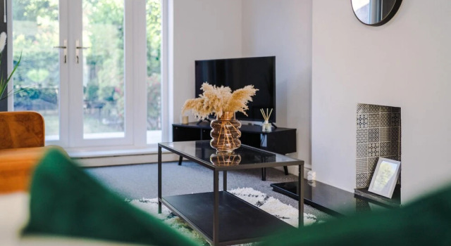Premium 3 bed Detached House - off Road Parking - Bromborough, Prenota Hotel Bromborough Wirral