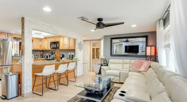 Коттедж 8 Mi to Sunset Beach: Home w/ Large Patio + Pool!
