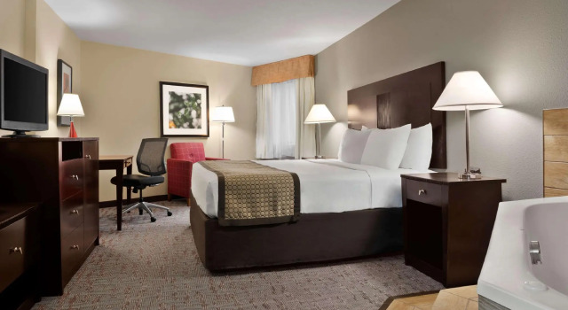 Двухместный люкс Baymont by Wyndham Belleville Airport Area Free Airport Shuttle