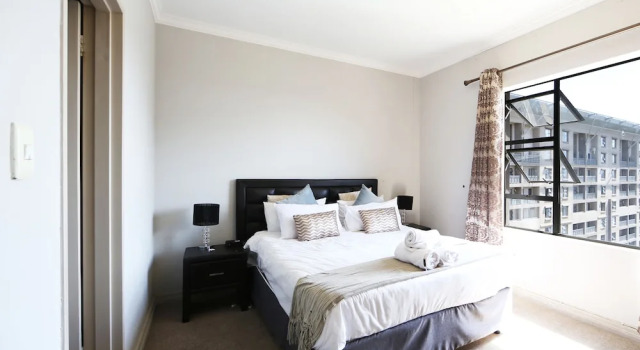 Люкс Luxury Пентхаус с 2 комнатами с балконом Prestige Apartments Sandton at Westpoint