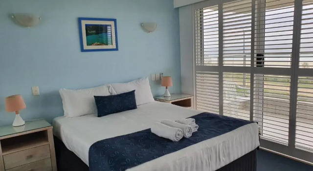 Апартаменты с 2 комнатами рядом с пляжем Pacific Surf Absolute Beachfront Apartments